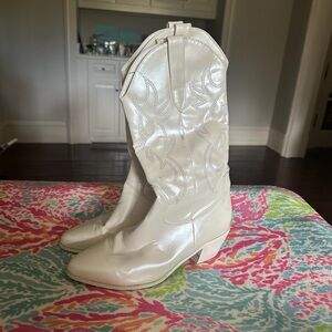 Women’s White Western Cowboy Boots - Classic Stitch Detail